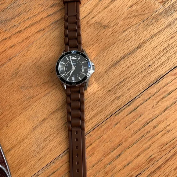 Fossil watch and fossil mini backpack - Picture 3 of 11